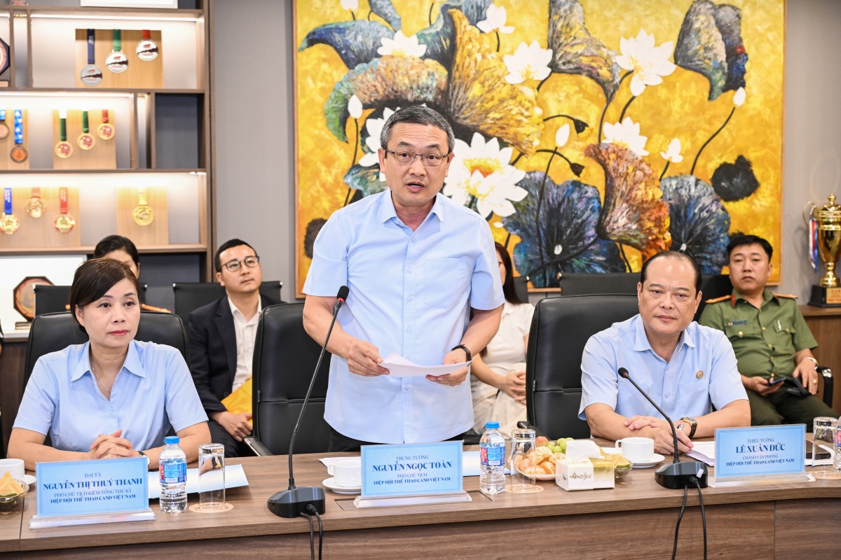 Trung tướng Nguyễn Ngọc Toàn phát biểu tại buổi lễ ký kết hợp tác giữa Hiệp hội thể thao CAND và T&T Group. Trung tướng Nguyễn Ngọc Toàn phát biểu tại buổi lễ ký kết hợp tác giữa Hiệp hội thể thao CAND và T&T Group.
