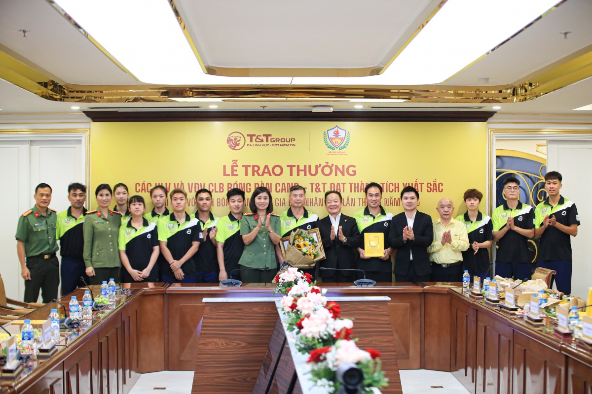 Nhà sáng lập T&T Group Đỗ Quang Hiển trao thưởng 1,3 tỷ đồng cho đội bóng bàn CAND – T&T sau thành tích xuất sắc tại giải bóng bàn toàn quốc 2025. Nhà sáng lập T&T Group Đỗ Quang Hiển trao thưởng 1,3 tỷ đồng cho đội bóng bàn CAND – T&T sau thành tích xuất sắc tại giải bóng bàn toàn quốc 2025.