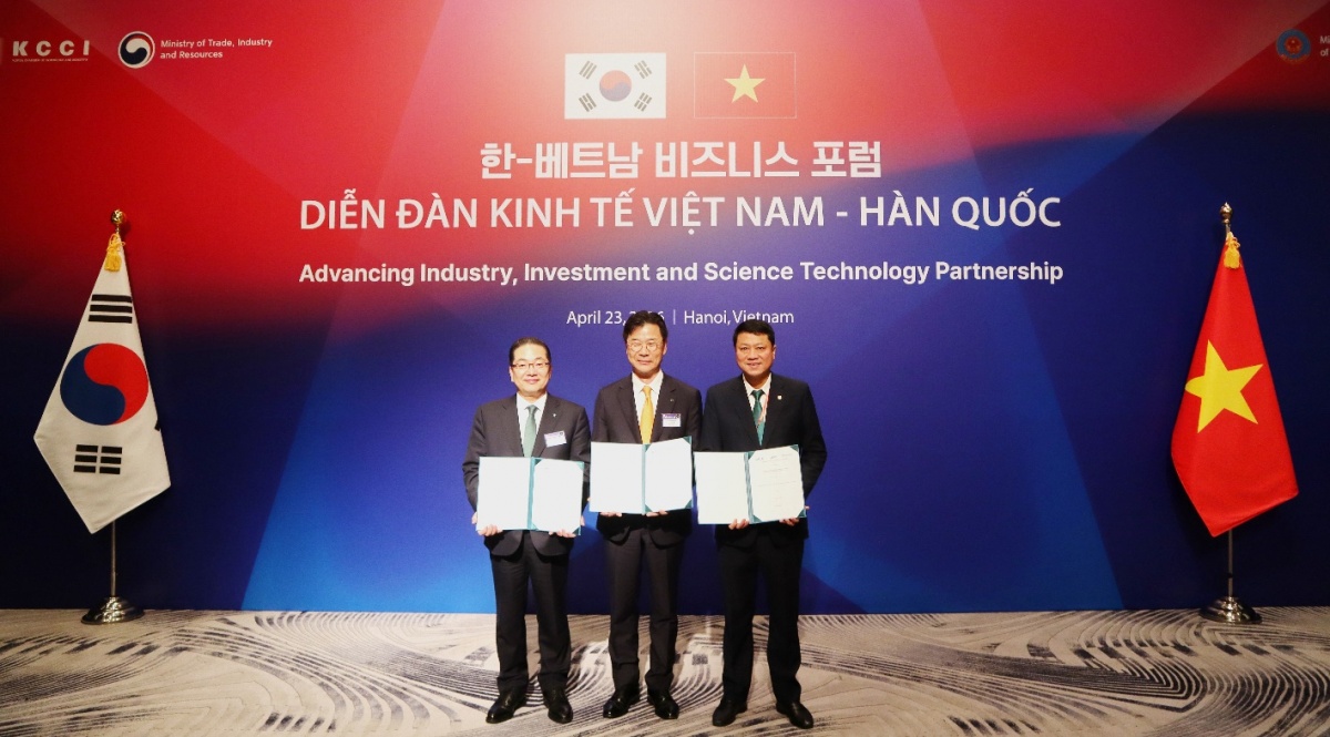 Đại diện Lãnh đạo BIDV, Hana Bank và KIND ký kết thỏa thuận hợp tác Đại diện Lãnh đạo BIDV, Hana Bank và KIND ký kết thỏa thuận hợp tác
