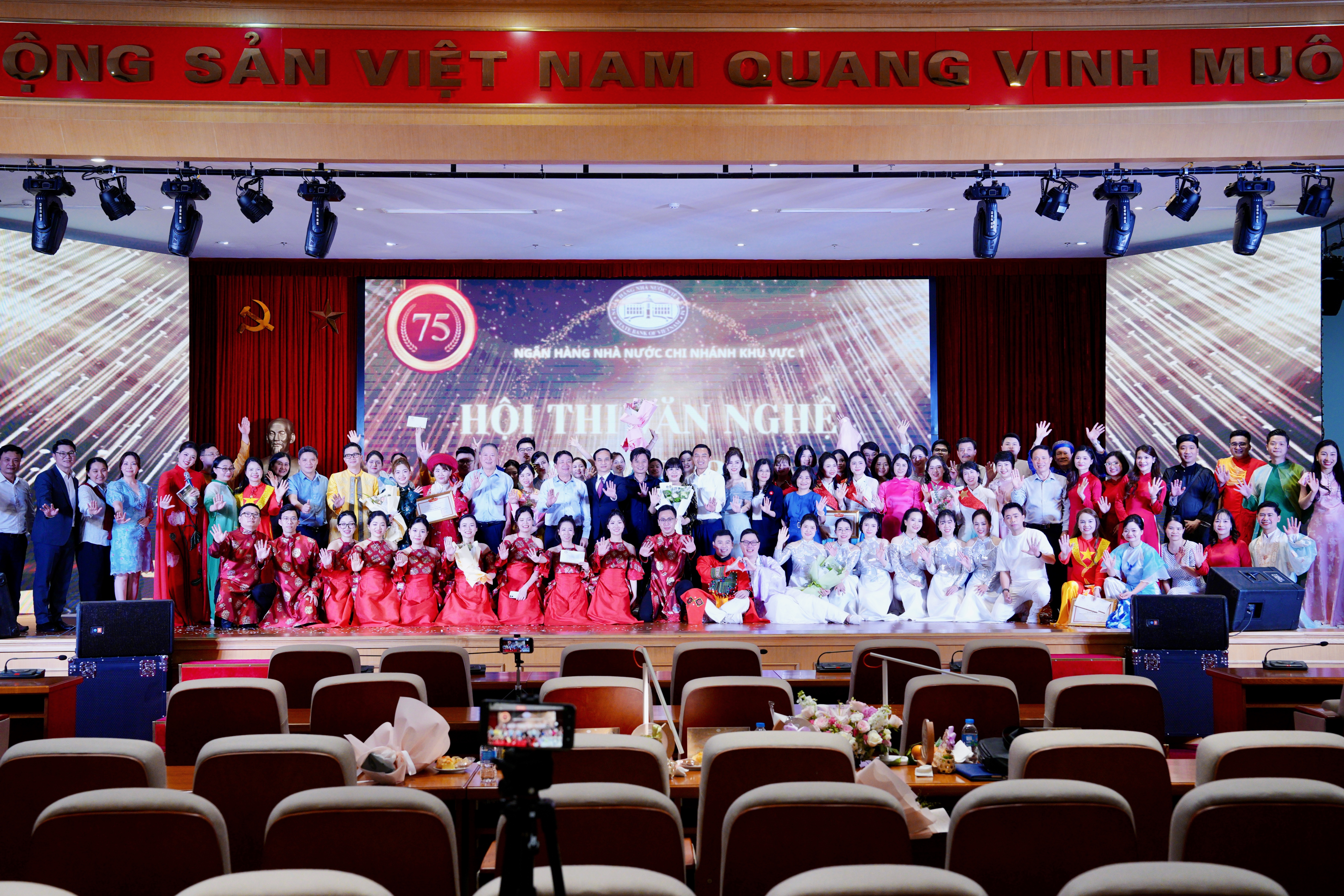 Hội thi văn nghệ Ngân hàng Nhà nước Khu vực 1 năm 2026: Sôi nổi, gắn kết và giàu cảm xúc Hội thi văn nghệ NHNN chi nhánh Khu vực 1 năm 2026: Sôi nổi, gắn kết và giàu cảm xúc