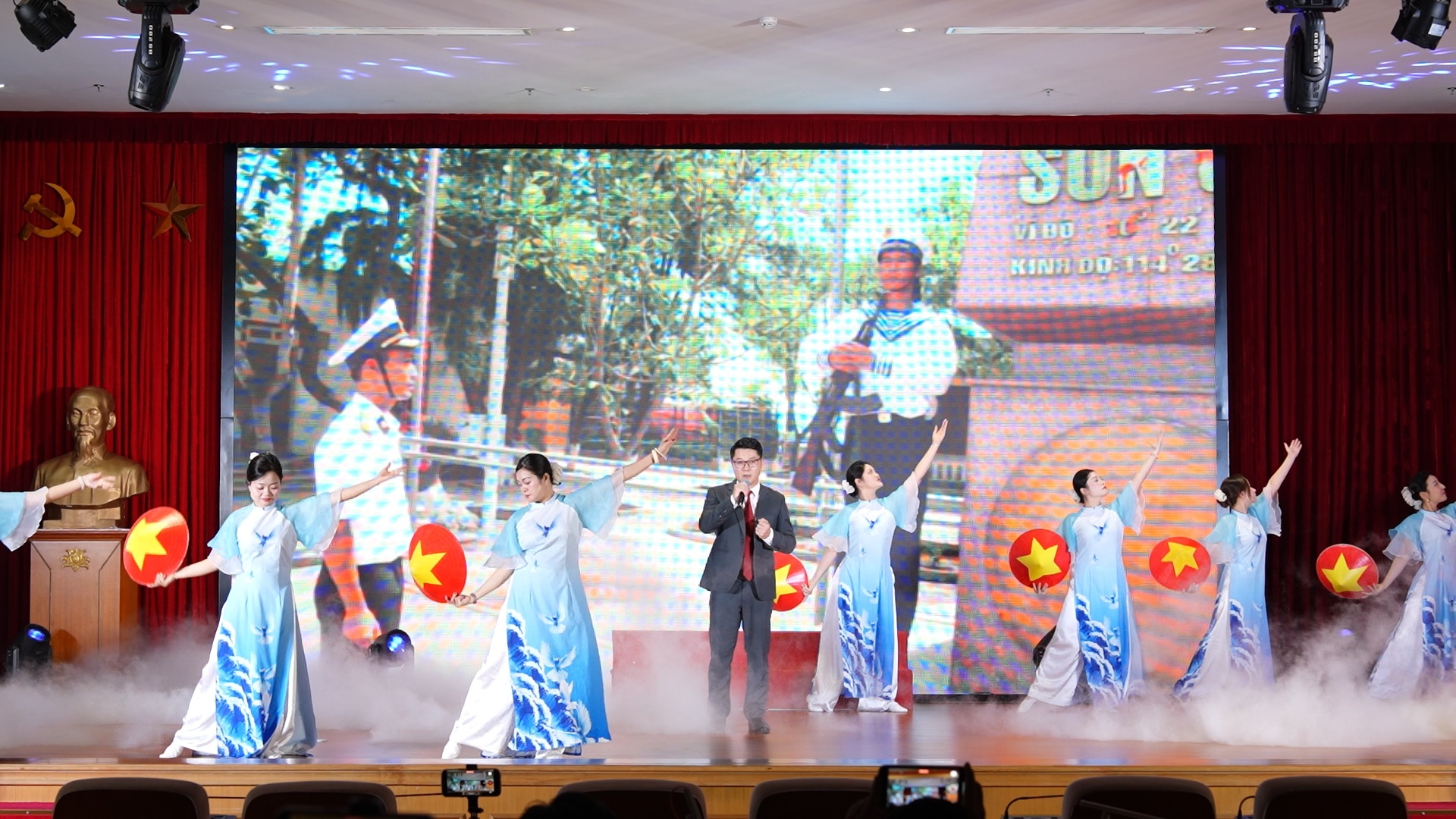 Hội thi văn nghệ NHNN chi nhánh Khu vực 1 năm 2026: Sôi nổi, gắn kết và giàu cảm xúc Hội thi văn nghệ NHNN chi nhánh Khu vực 1 năm 2026: Sôi nổi, gắn kết và giàu cảm xúc