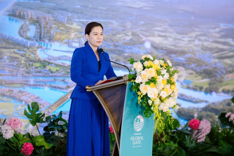 Bà Nguyễn Thu Hằng - Tổng Giám đốc Công ty Cổ phần Vinhomes phát biểu tại sự kiện Bà Nguyễn Thu Hằng - Tổng Giám đốc Công ty Cổ phần Vinhomes phát biểu tại sự kiện