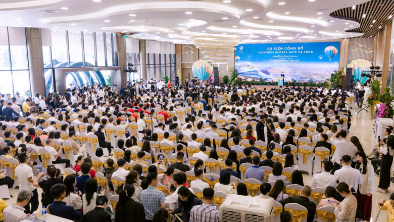 Sự kiện chính thức công bố Vinhomes Global Gate Hạ Long thu hút hàng nghìn người tham dự. Sự kiện chính thức công bố Vinhomes Global Gate Hạ Long thu hút hàng nghìn người tham dự.
