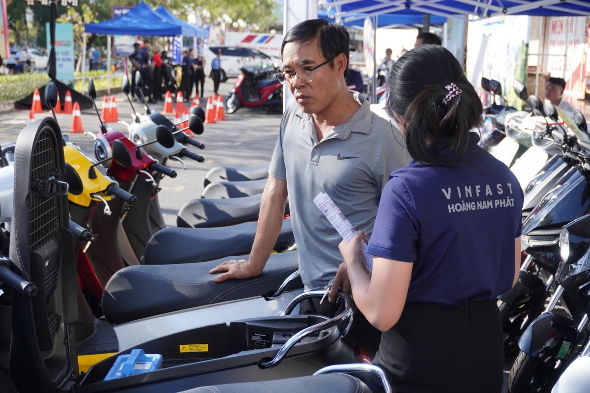Khách hàng quan tâm tới các mẫu xe đổi pin của VinFast như Evo, Feliz II, Viper Khách hàng quan tâm tới các mẫu xe đổi pin của VinFast như Evo, Feliz II, Viper