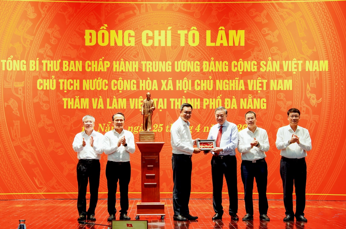 undefined Tổng Bí thư Tô Lâm chỉ đạo Đà Nẵng định vị lại mô hình phát triển, hướng tới tăng trưởng bền vững