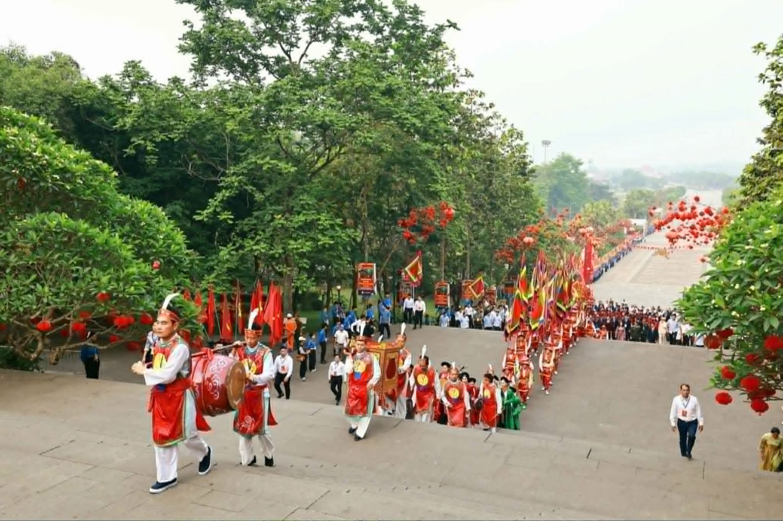 Trang nghiêm Lễ dâng hương tưởng niệm các Vua Hùng trên đỉnh núi Nghĩa Lĩnh- Ảnh 3. Trang nghiêm Lễ dâng hương tưởng niệm các Vua Hùng trên đỉnh núi Nghĩa Lĩnh- Ảnh 3.