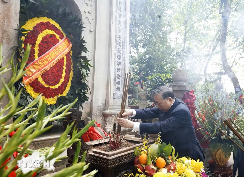 Trang nghiêm Lễ dâng hương tưởng niệm các Vua Hùng trên đỉnh núi Nghĩa Lĩnh- Ảnh 5. Trang nghiêm Lễ dâng hương tưởng niệm các Vua Hùng trên đỉnh núi Nghĩa Lĩnh- Ảnh 5.