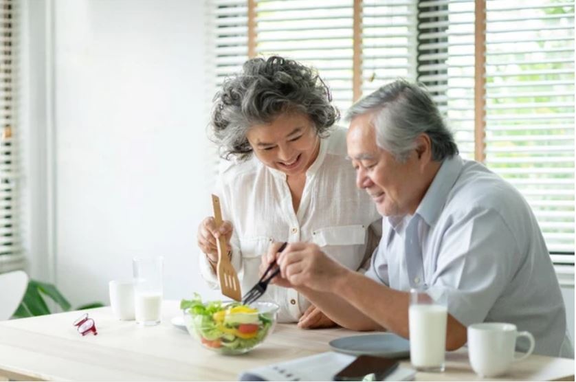 Dinh dưỡng sau tuổi 50: Yếu tố then chốt quyết định chất lượng sống