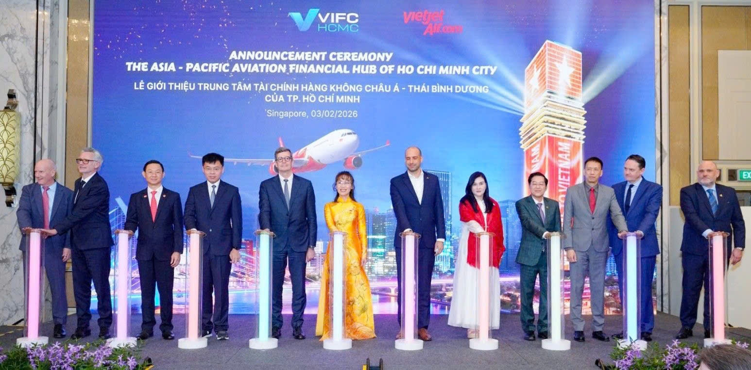 Vietjet tiên phong cùng Trung tâm Tài chính quốc tế Việt Nam tại TP.HCM sáng lập Trung tâm Tài chính Hàng không quốc tế. Vietjet tiên phong cùng Trung tâm Tài chính quốc tế Việt Nam tại TP.HCM sáng lập Trung tâm Tài chính Hàng không quốc tế.