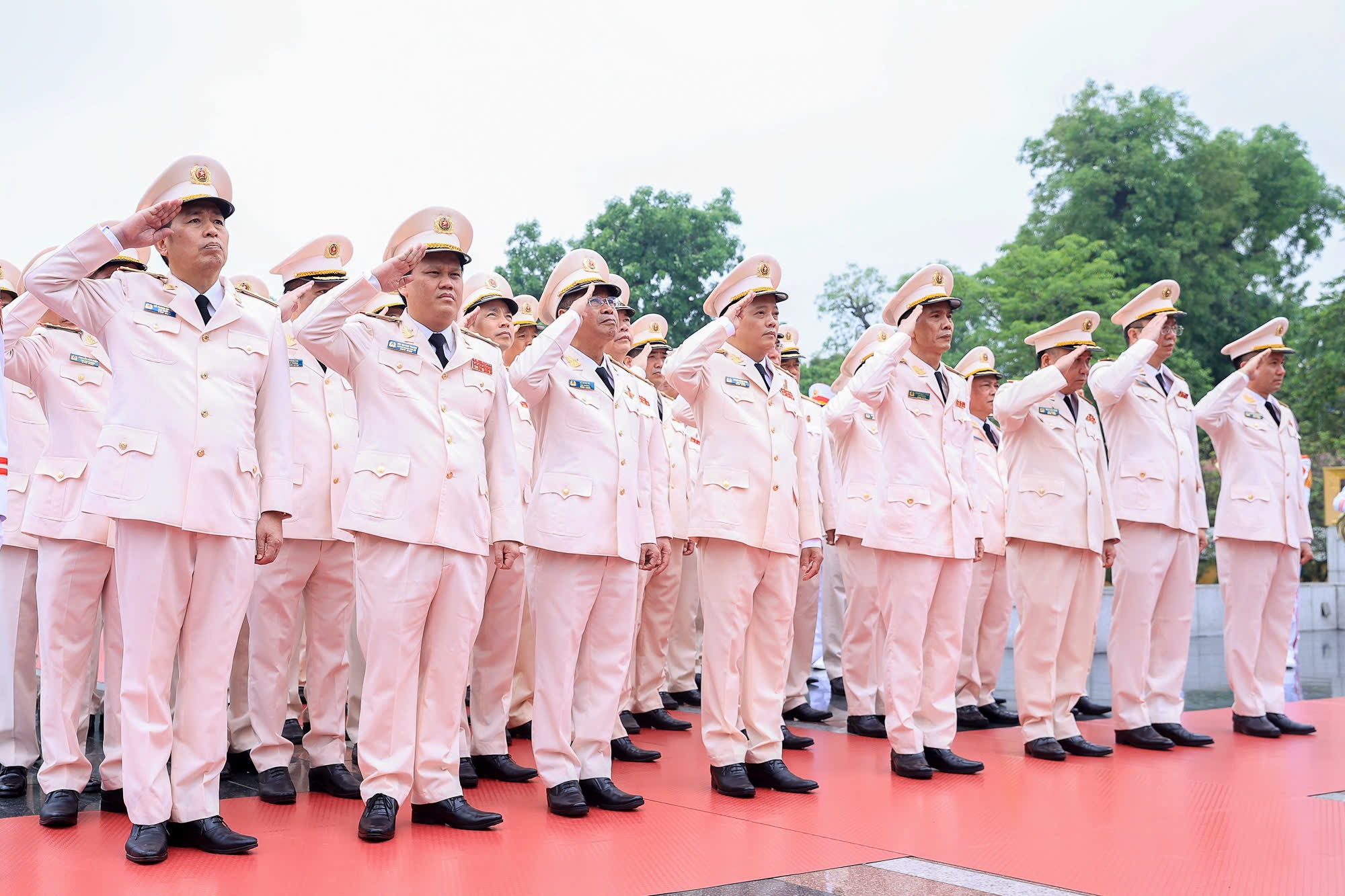 Lãnh đạo Đảng, Nhà nước vào Lăng viếng Chủ tịch Hồ Chí Minh nhân kỷ niệm 51 năm Ngày giải phóng miền Nam, thống nhất đất nước- Ảnh 8. Lãnh đạo Đảng, Nhà nước vào Lăng viếng Chủ tịch Hồ Chí Minh nhân kỷ niệm 51 năm Ngày giải phóng miền Nam, thống nhất đất nước- Ảnh 8.