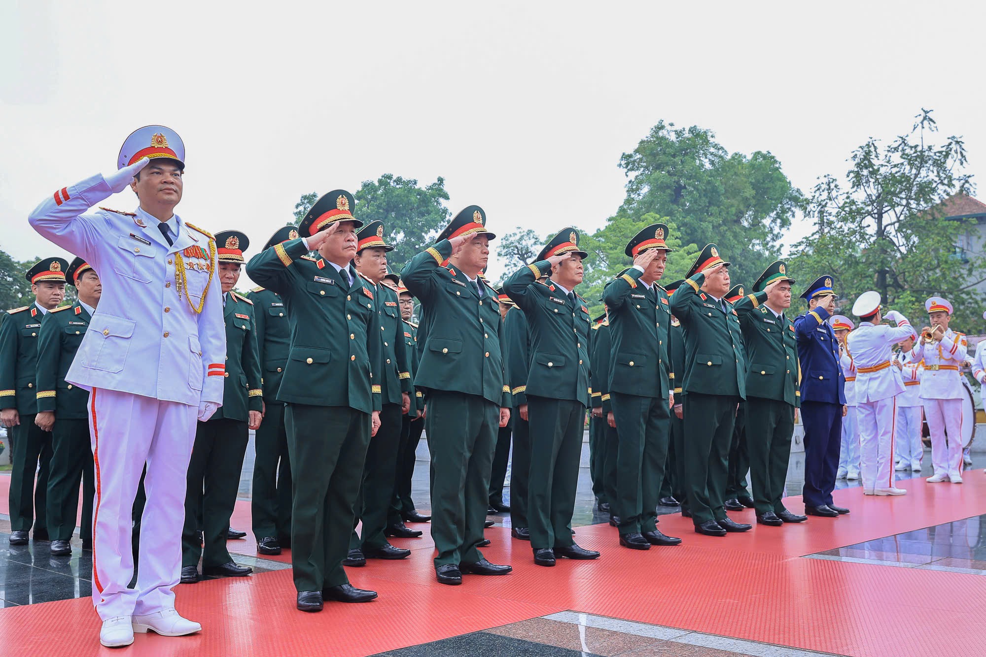 Lãnh đạo Đảng, Nhà nước vào Lăng viếng Chủ tịch Hồ Chí Minh nhân kỷ niệm 51 năm Ngày giải phóng miền Nam, thống nhất đất nước- Ảnh 7. Lãnh đạo Đảng, Nhà nước vào Lăng viếng Chủ tịch Hồ Chí Minh nhân kỷ niệm 51 năm Ngày giải phóng miền Nam, thống nhất đất nước- Ảnh 7.
