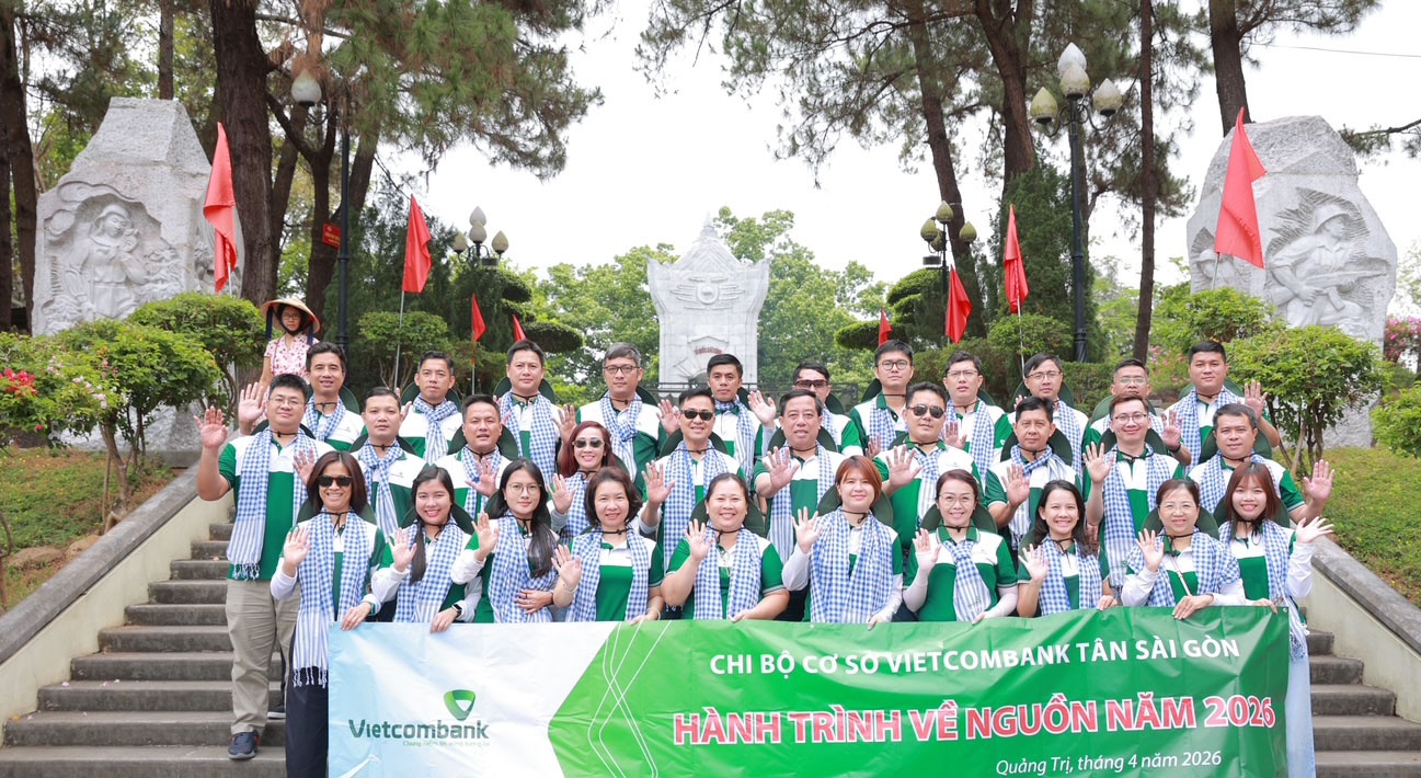 Cán bộ Vietcombank Tân Sài Gòn về nguồn nhân kỷ niệm ngày Thống nhất đất nước