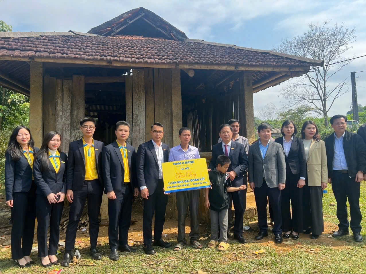 Nam A Bank trao tặng 10 tỷ đồng hưởng ứng Tháng Nhân đạo năm 2026
