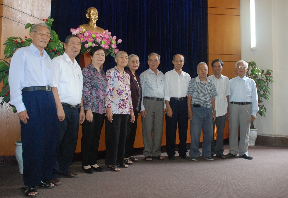 Các cán bộ ngân hàng trong Ban Liên lạc đoàn B68 trong một lần gặp mặt tại TP. Hồ Chí Minh Các cán bộ ngân hàng trong Ban Liên lạc đoàn B68 trong một lần gặp mặt tại TP. Hồ Chí Minh