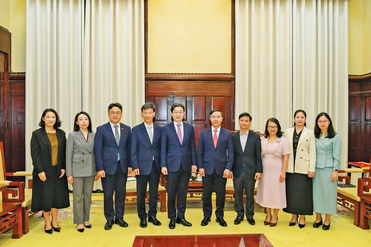 Thống đốc Phạm Đức Ấn tiếp ông Eog-Weon Lee, Chủ tịch Ủy ban Dịch vụ Tài chính Hàn Quốc tháng 4/2026 Thống đốc Phạm Đức Ấn tiếp ông Eog-Weon Lee, Chủ tịch Ủy ban Dịch vụ Tài chính Hàn Quốc tháng 4/2026