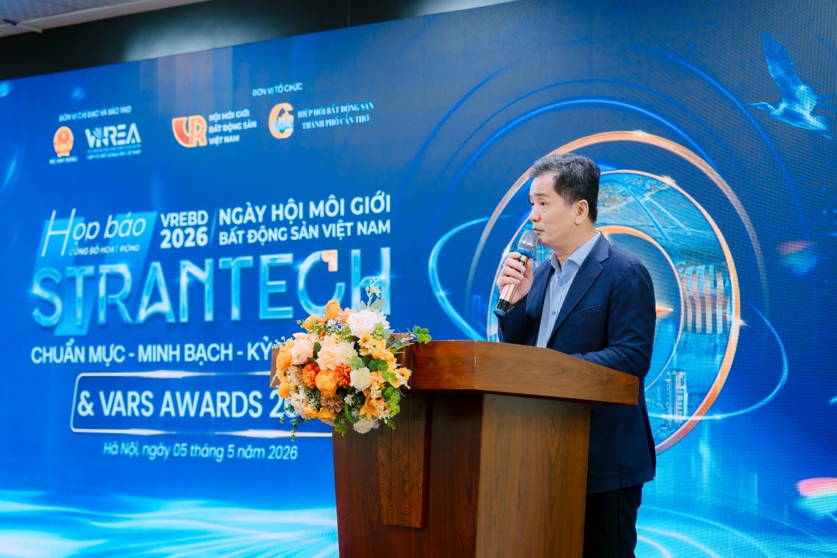 TS. Nguyễn Văn Đính, Chủ tịch Hội Môi giới Bất động sản Việt Nam (VARS) phát biểu TS. Nguyễn Văn Đính, Chủ tịch Hội Môi giới Bất động sản Việt Nam (VARS) phát biểu