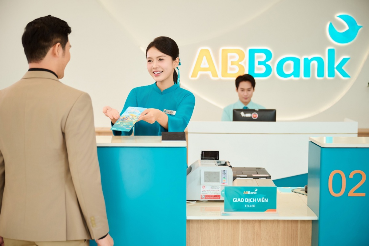 Tinh thần này được thể hiện rõ trong cách ABBank phát triển sản phẩm theo hướng giải pháp tích hợp Tinh thần này được thể hiện rõ trong cách ABBank phát triển sản phẩm theo hướng giải pháp tích hợp