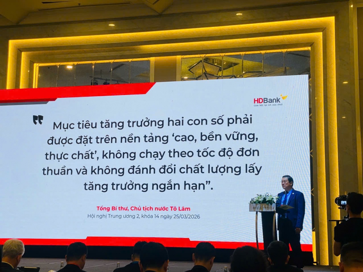 Ông Trần Hoài Nam - Phó Tổng Giám đốc Thường trực HDBank phát biểu tại Hội thảo Ông Trần Hoài Nam - Phó Tổng Giám đốc Thường trực HDBank phát biểu tại Hội thảo