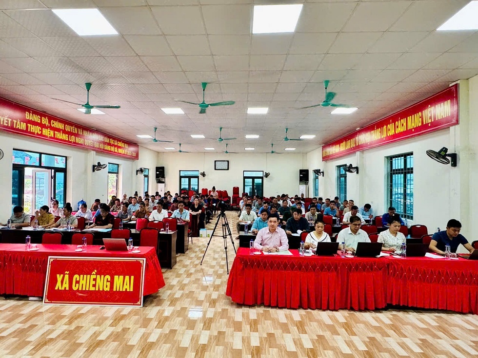 Một buổi họp triển khai công tác tín dụng chính sách tại điểm giao dịch xã Một buổi họp triển khai công tác tín dụng chính sách tại điểm giao dịch xã