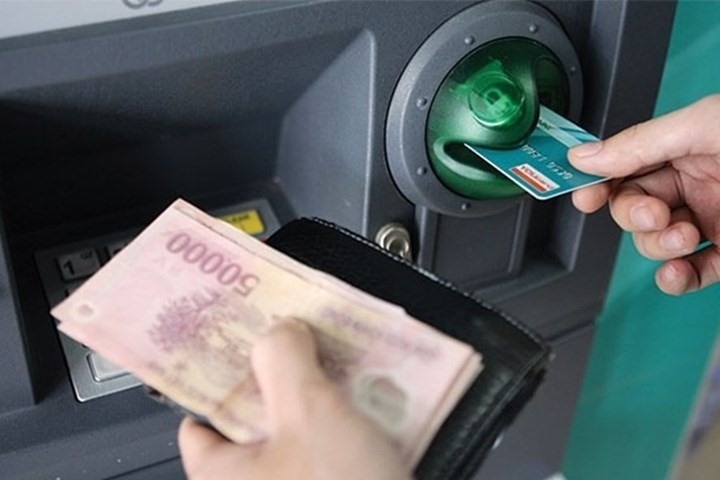 undefined Vì sao bị giới hạn rút tiền thẻ ATM?
