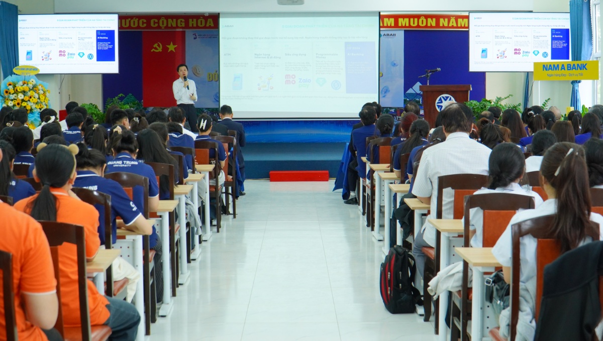 Từ Mobile Banking đến AI Banking: Chủ động đón đầu cuộc đua tài chính mới Từ Mobile Banking đến AI Banking: Chủ động đón đầu cuộc đua tài chính mới