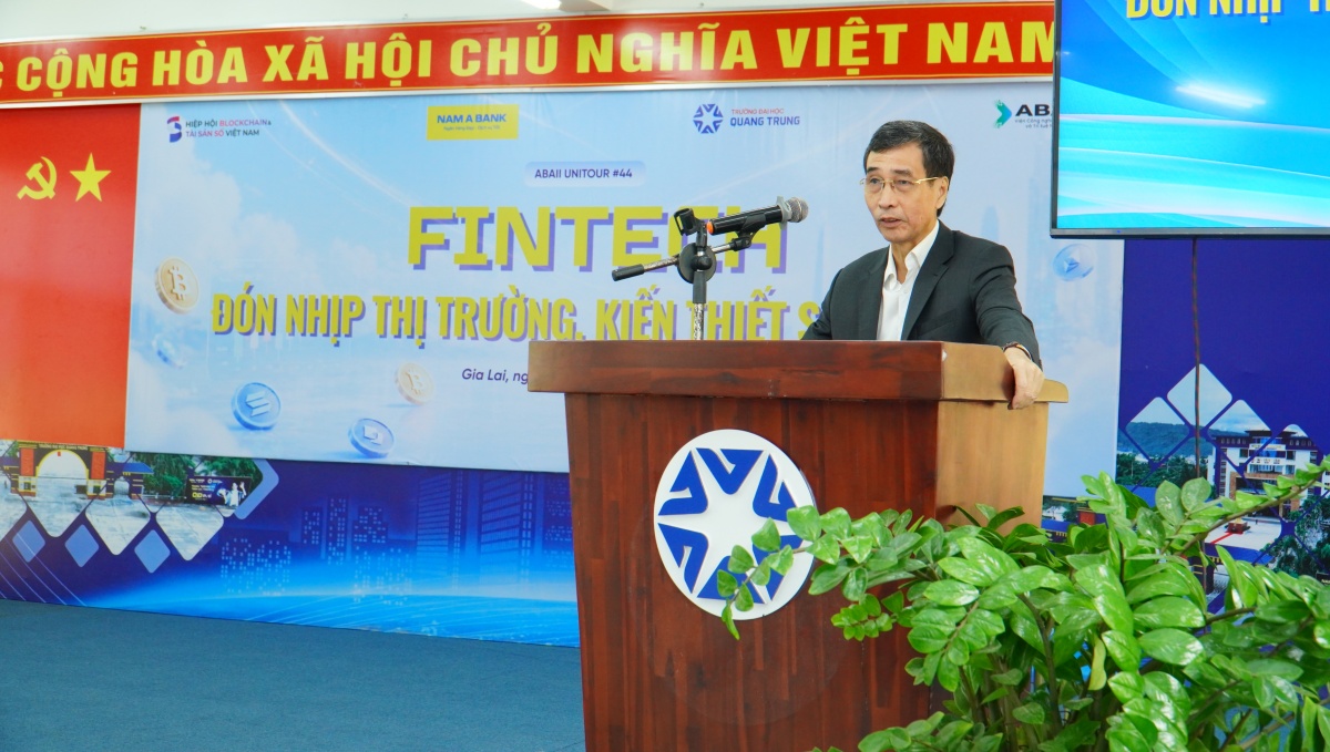 Từ Mobile Banking đến AI Banking: Chủ động đón đầu cuộc đua tài chính mới Từ Mobile Banking đến AI Banking: Chủ động đón đầu cuộc đua tài chính mới