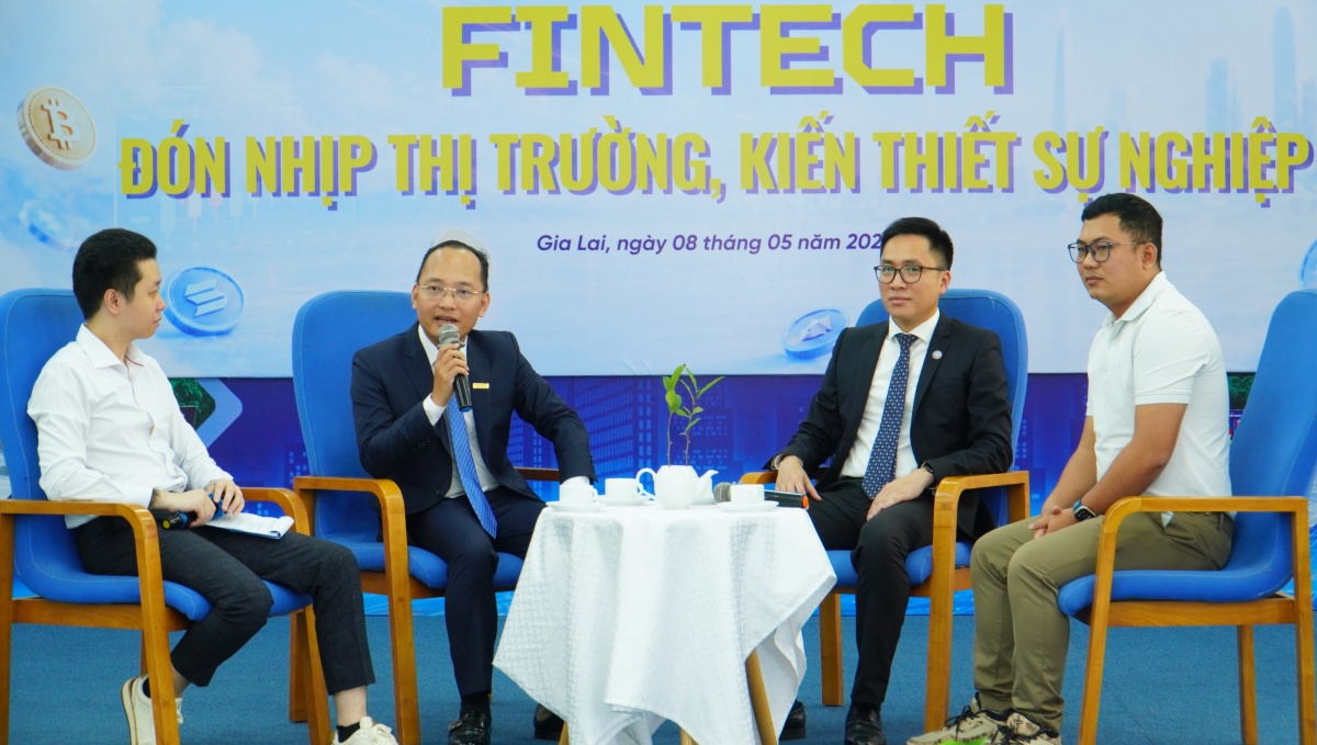 Từ Mobile Banking đến AI Banking: Chủ động đón đầu cuộc đua tài chính mới Từ Mobile Banking đến AI Banking: Chủ động đón đầu cuộc đua tài chính mới