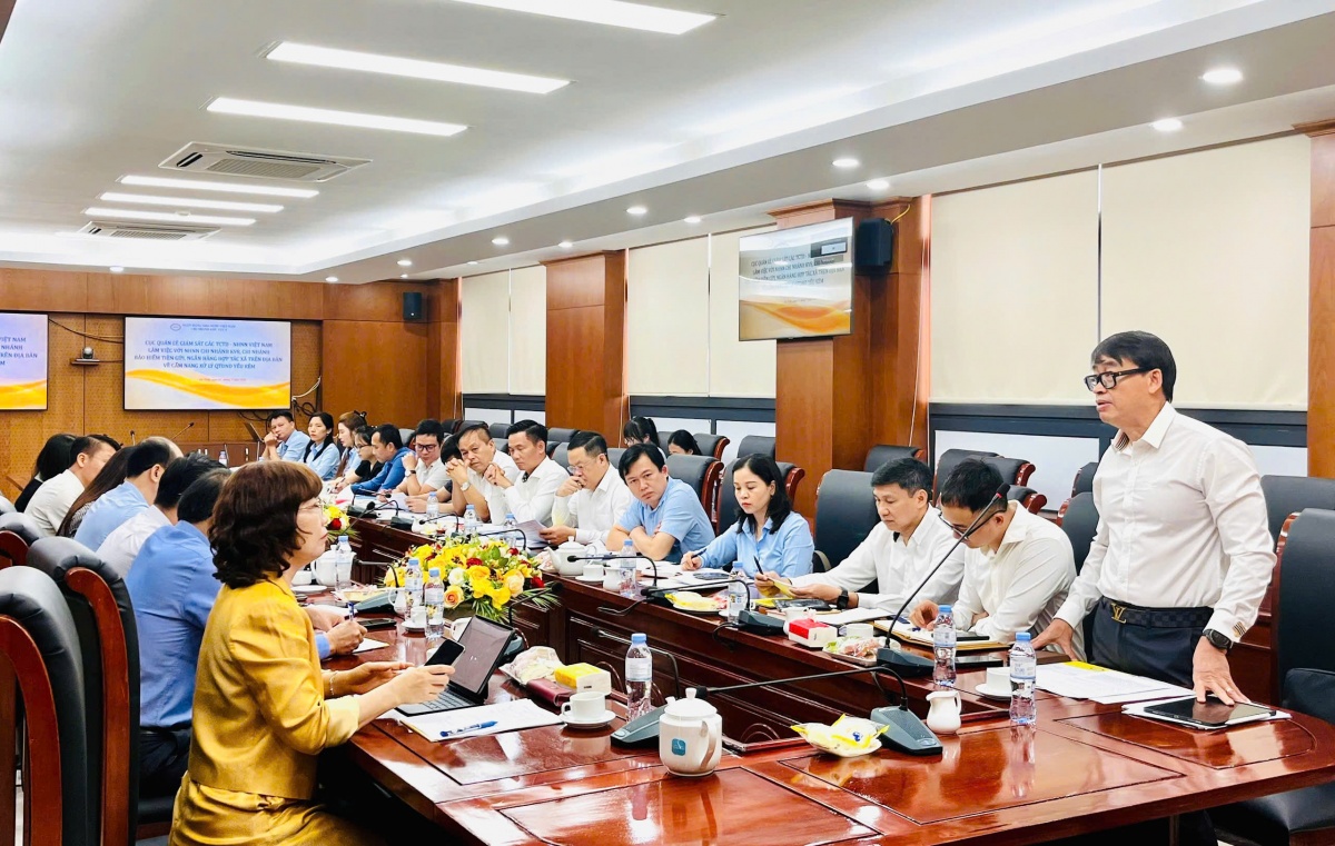 Cục quản lý, giám sát các TCTD làm việc với NHNN Chi nhánh Khu vực 8 về hoàn thiện Cẩm nang xử lý QTDND yếu kém Cục quản lý, giám sát các TCTD làm việc với NHNN Chi nhánh Khu vực 8 về hoàn thiện Cẩm nang xử lý QTDND yếu kém