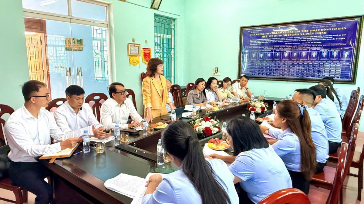 Cục quản lý, giám sát các TCTD làm việc với NHNN Chi nhánh Khu vực 8 về hoàn thiện Cẩm nang xử lý QTDND yếu kém Cục quản lý, giám sát các TCTD làm việc với NHNN Chi nhánh Khu vực 8 về hoàn thiện Cẩm nang xử lý QTDND yếu kém