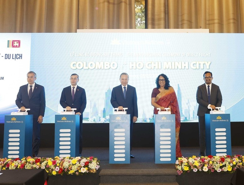 Tổng Bí thư, Chủ tịch nước Tô Lâm, Thủ tướng Sri Lanka Harini Amarasuriya và các đại biểu thực hiển nghi lễ khởi động mở đường bay Colombo - TP Hồ Chí Minh của Vietnam Airlines - Ảnh: TTXVN Tổng Bí thư, Chủ tịch nước Tô Lâm, Thủ tướng Sri Lanka Harini Amarasuriya và các đại biểu thực hiển nghi lễ khởi động mở đường bay Colombo - TP Hồ Chí Minh của Vietnam Airlines - Ảnh: TTXVN