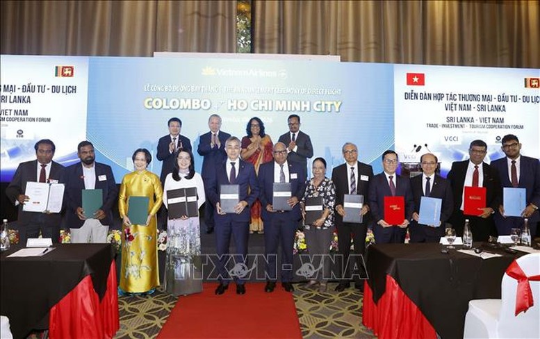 Tổng Bí thư, Chủ tịch nước Tô Lâm, Thủ tướng Sri Lanka Harini Amarasuriya chứng kiến lễ trao các văn kiện hợp tác giữa 2 nước. Ảnh TTXVN Tổng Bí thư, Chủ tịch nước Tô Lâm, Thủ tướng Sri Lanka Harini Amarasuriya chứng kiến lễ trao các văn kiện hợp tác giữa 2 nước. Ảnh TTXVN