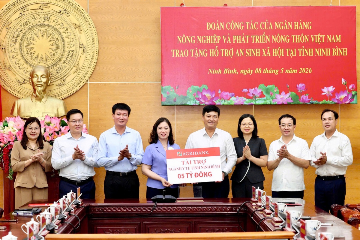 Agribank trao 5 tỷ đồng an sinh xã hội, chung tay kiến tạo phát triển bền vững tại Ninh Bình