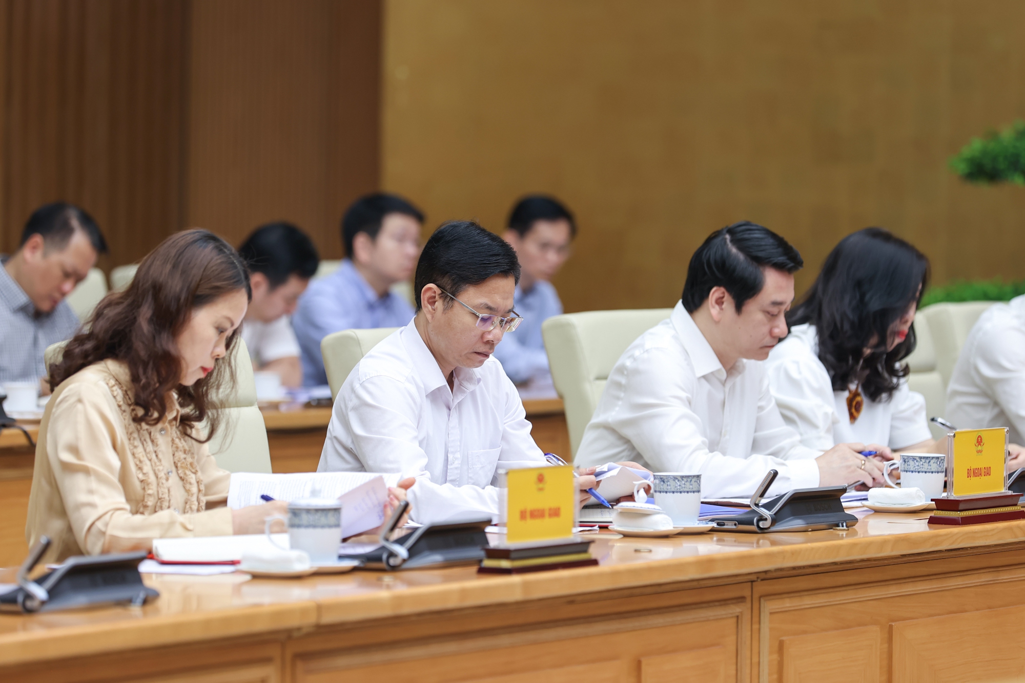 Thủ tướng Lê Minh Hưng làm việc với Bộ Ngoại giao: Tham mưu đổi mới toàn diện, mạnh mẽ công tác đối ngoại- Ảnh 8. Thủ tướng Lê Minh Hưng làm việc với Bộ Ngoại giao: Tham mưu đổi mới toàn diện, mạnh mẽ công tác đối ngoại- Ảnh 8.
