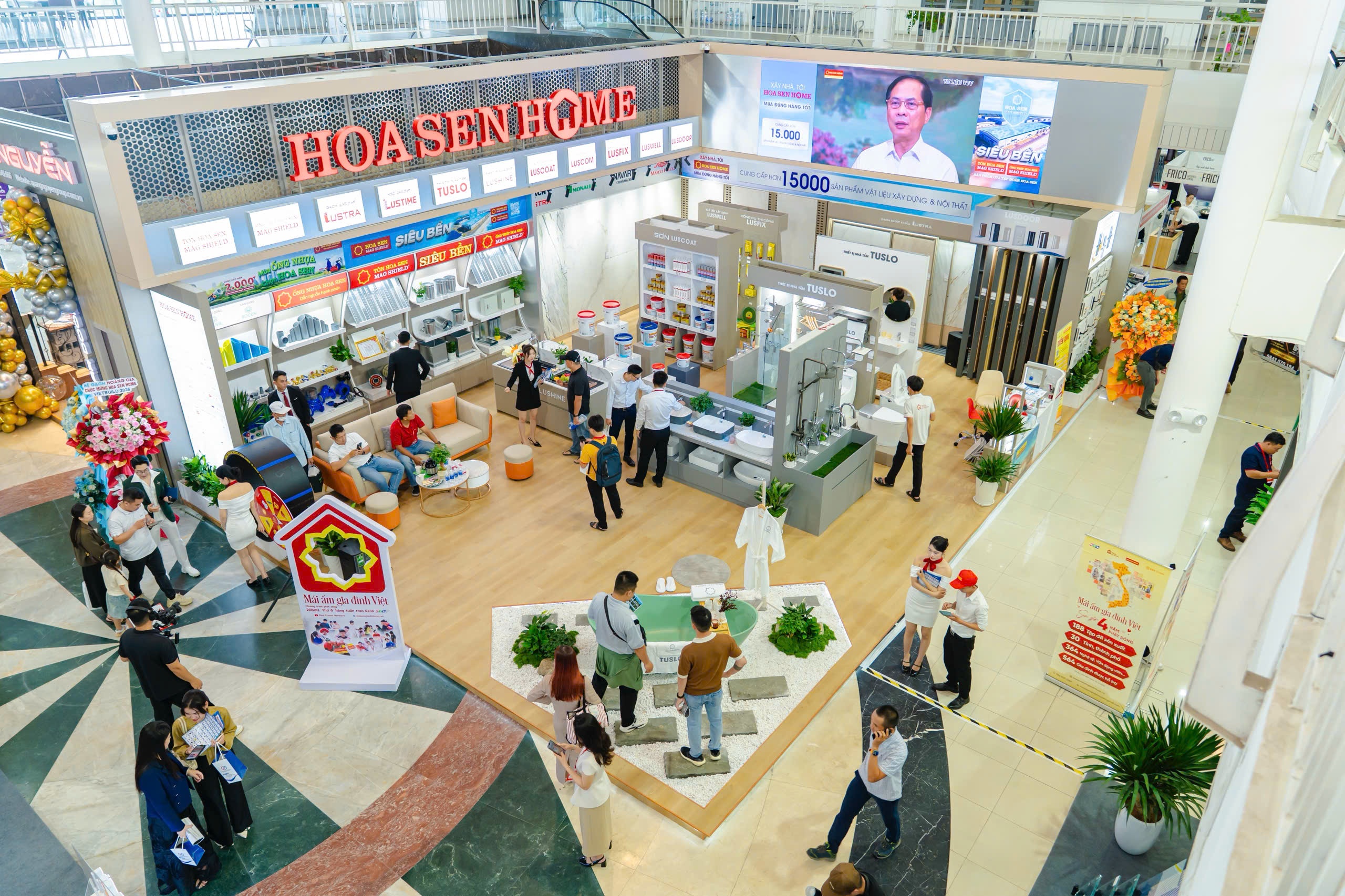 Gian hàng Hoa Sen Home có mặt tại Triển lãm Quốc tế Vietbuild Đà Nẵng 2026 với hệ sinh thái vật liệu xây dựng và nội thất đa dạng. Gian hàng Hoa Sen Home có mặt tại Triển lãm Quốc tế Vietbuild Đà Nẵng 2026 với hệ sinh thái vật liệu xây dựng và nội thất đa dạng.