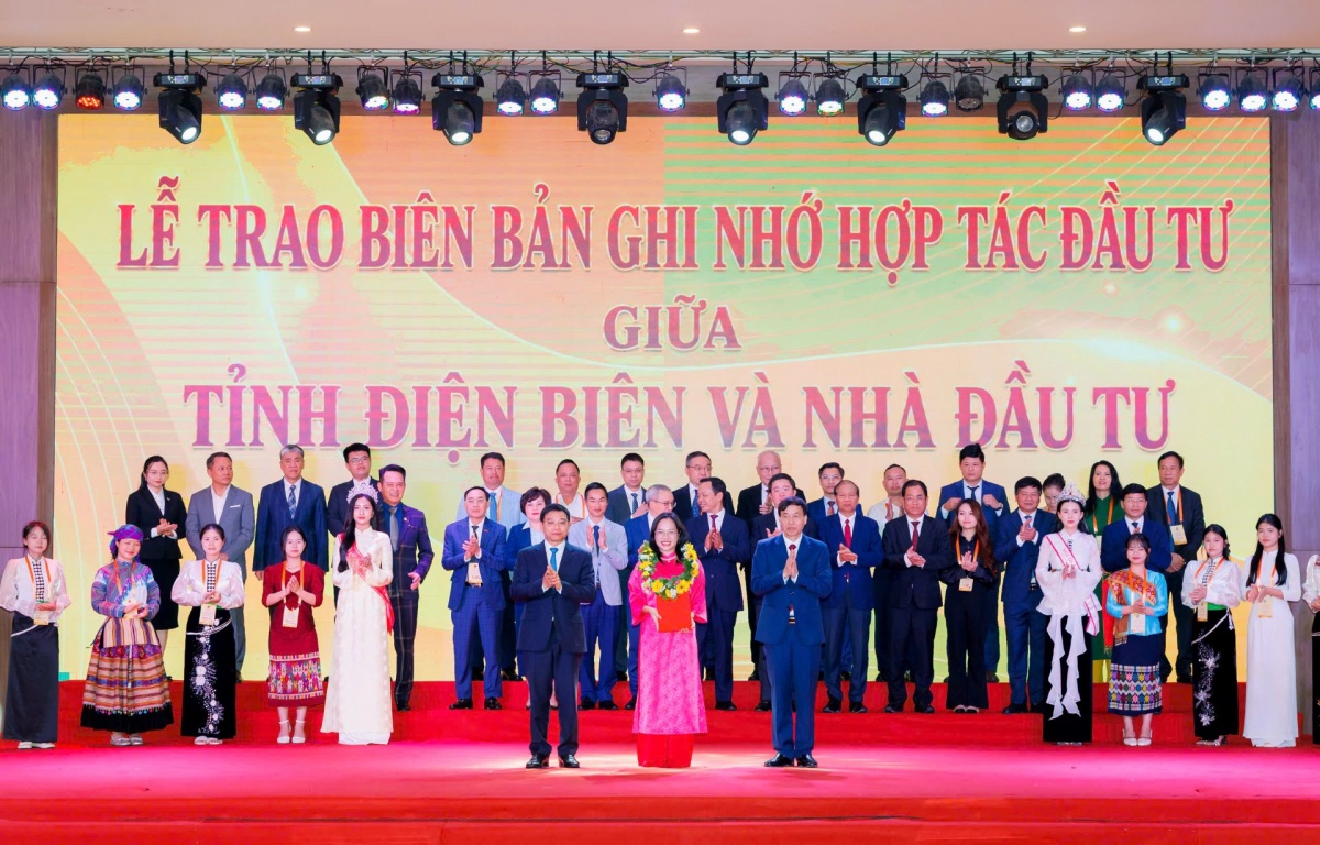 Đại diện Công ty Cổ phần Năng lượng VinEnergo nhận biên bản ghi nhớ hợp tác đầu tư tại Hội nghị Xúc tiến Đầu tư tỉnh Điện Biên năm 2026 Đại diện Công ty Cổ phần Năng lượng VinEnergo nhận biên bản ghi nhớ hợp tác đầu tư tại Hội nghị Xúc tiến Đầu tư tỉnh Điện Biên năm 2026