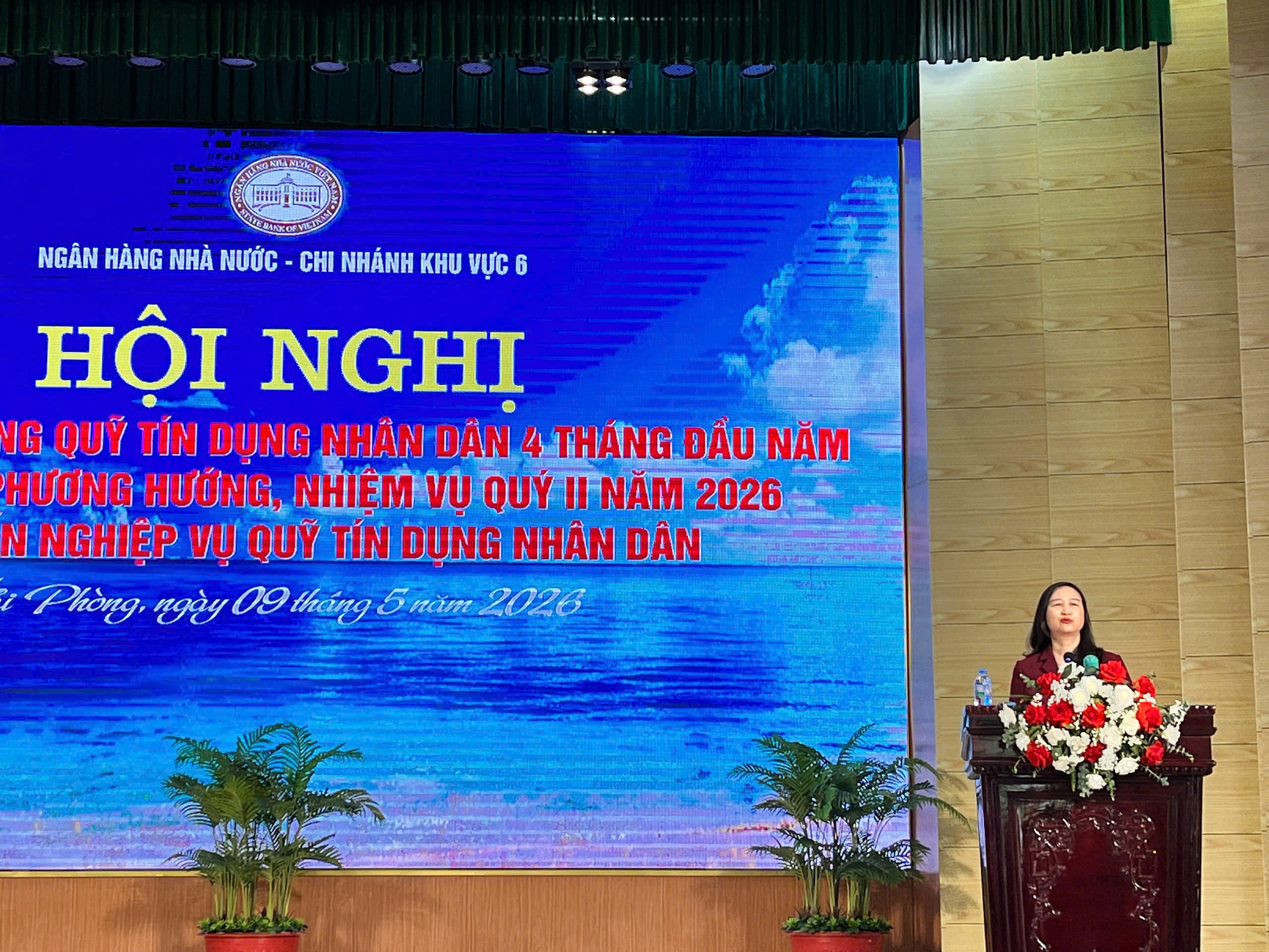 Bà Nguyễn Thị Dung - Giám đốc NHNN Khu vực 6 phát biểu tại Hội nghị Bà Nguyễn Thị Dung - Giám đốc NHNN Khu vực 6 phát biểu tại Hội nghị