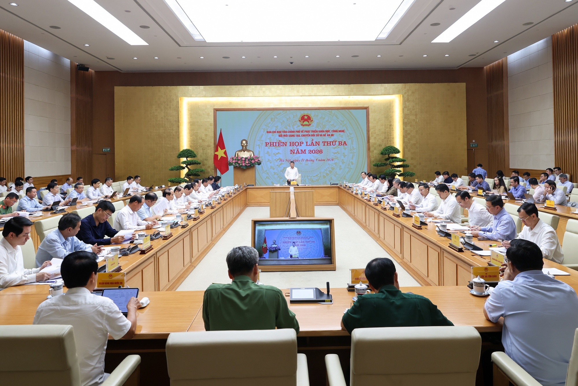 Thủ tướng yêu cầu các bộ, cơ quan, địa phương tập trung thực hiện quyết liệt, hiệu quả, không để chậm, muộn, trong đó lưu ý một số nội dung trọng tâm - Ảnh: VGP/Nhật Bắc