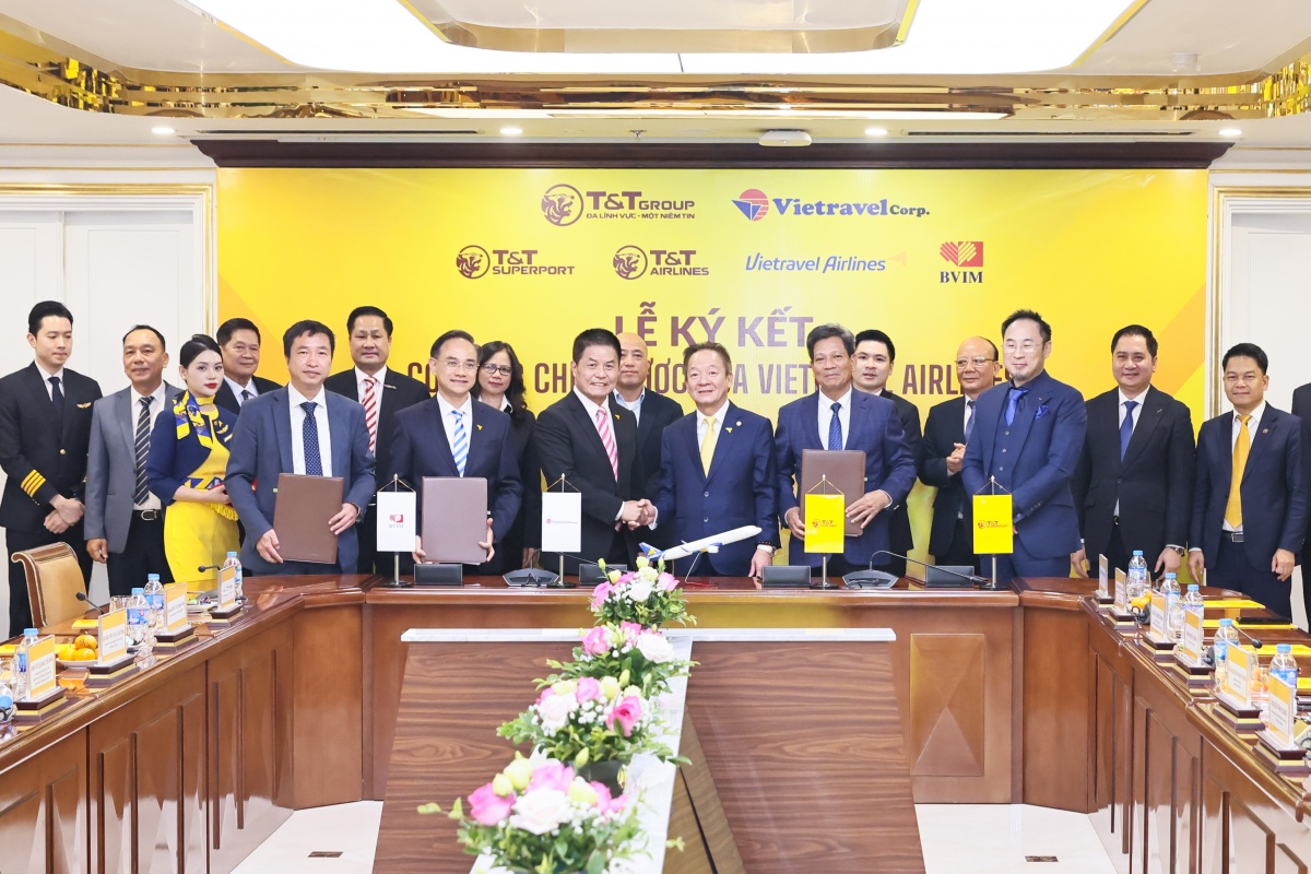 Với Vietravel Airlines, cấu trúc logistics “biển – bộ – không” của T&T Group đang dần hình thành rõ nét.
