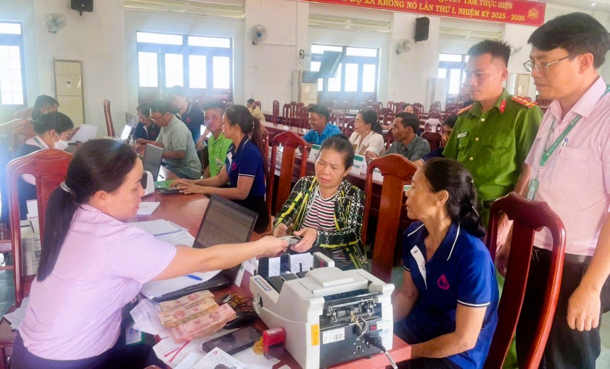 Giải ngân khoản vay theo Quyết định số 08/2026/QĐ-TTg của Phòng giao dịch NHCSXH Krông Nô. 