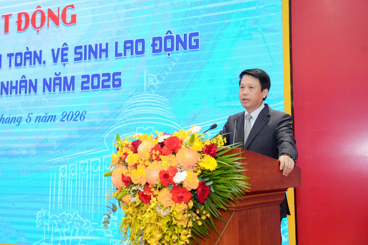 Đồng chí Phạm Phạm Tiến Dũng, Phó Thống đốc NHNN, Chủ tịch Công đoàn NHVN phát biểu chỉ đạo Đồng chí Phạm Phạm Tiến Dũng, Phó Thống đốc NHNN, Chủ tịch Công đoàn NHVN phát biểu chỉ đạo