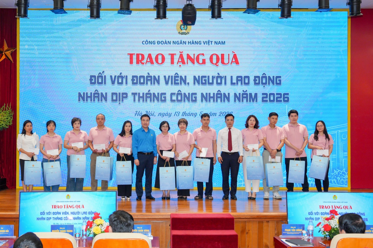 Tặng quà cho đoàn viên, người lao động Công đoàn Nhà máy In tiền Quốc gia nhân dịp Tháng Công nhân năm 2026 Tặng quà cho đoàn viên, người lao động Công đoàn Nhà máy In tiền Quốc gia nhân dịp Tháng Công nhân năm 2026
