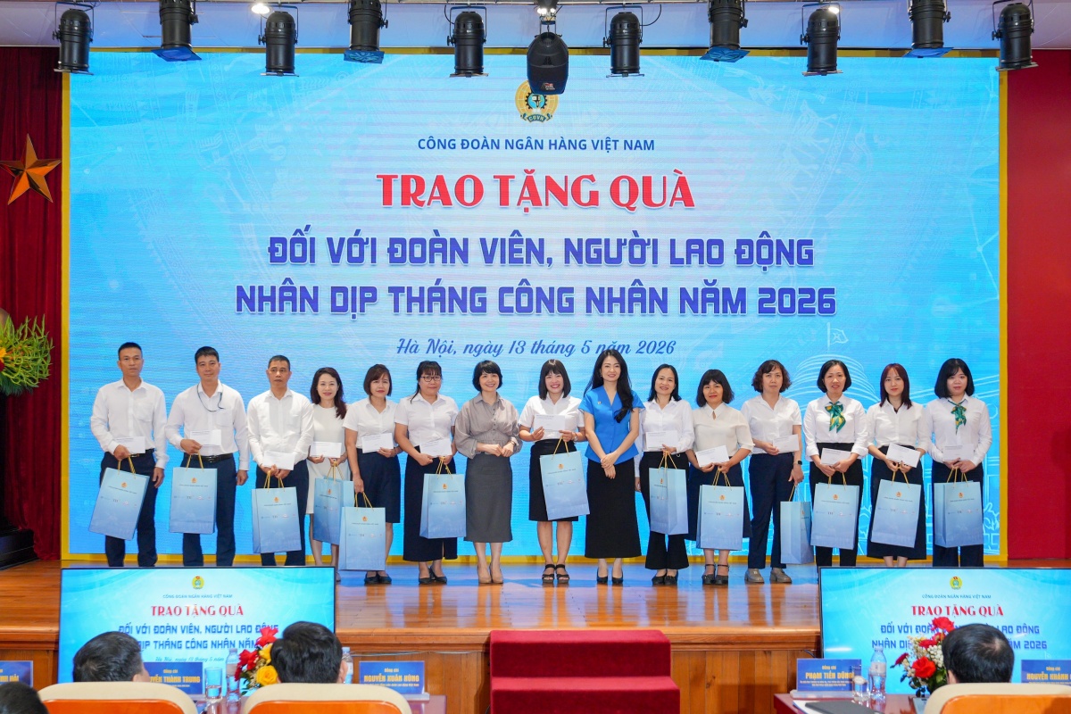 Tặng quà cho đoàn viên, người lao động Công đoàn BIDV nhân dịp Tháng Công nhân năm 2026 Tặng quà cho đoàn viên, người lao động Công đoàn BIDV nhân dịp Tháng Công nhân năm 2026