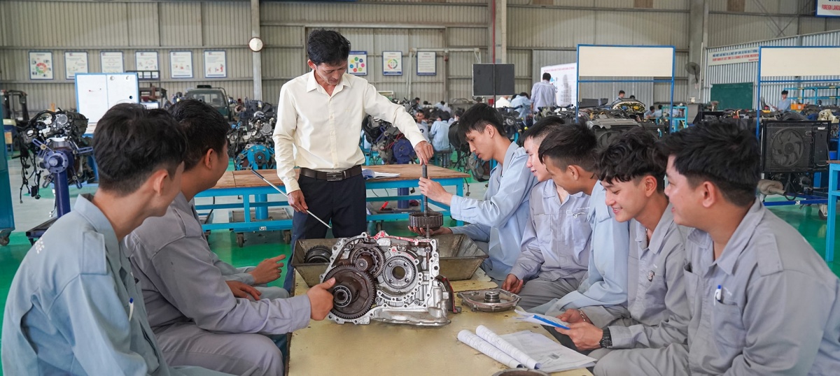 Doanh nghiệp trở thành “người thầy” - bước ngoặt mới của đào tạo nghề Việt Nam Doanh nghiệp trở thành “người thầy” - bước ngoặt mới của đào tạo nghề Việt Nam