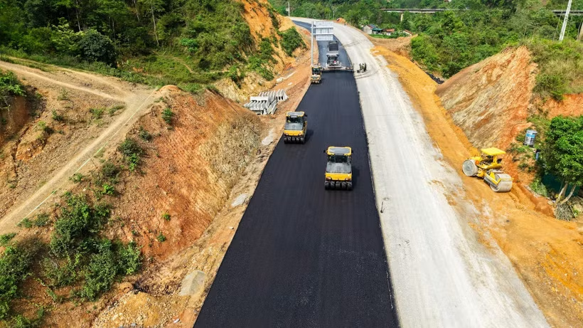Đề xuất điều chỉnh đầu tư hàng loạt các tuyến cao tốc, tăng liên kết vùng Đề xuất điều chỉnh đầu tư hàng loạt các tuyến cao tốc, tăng liên kết vùng