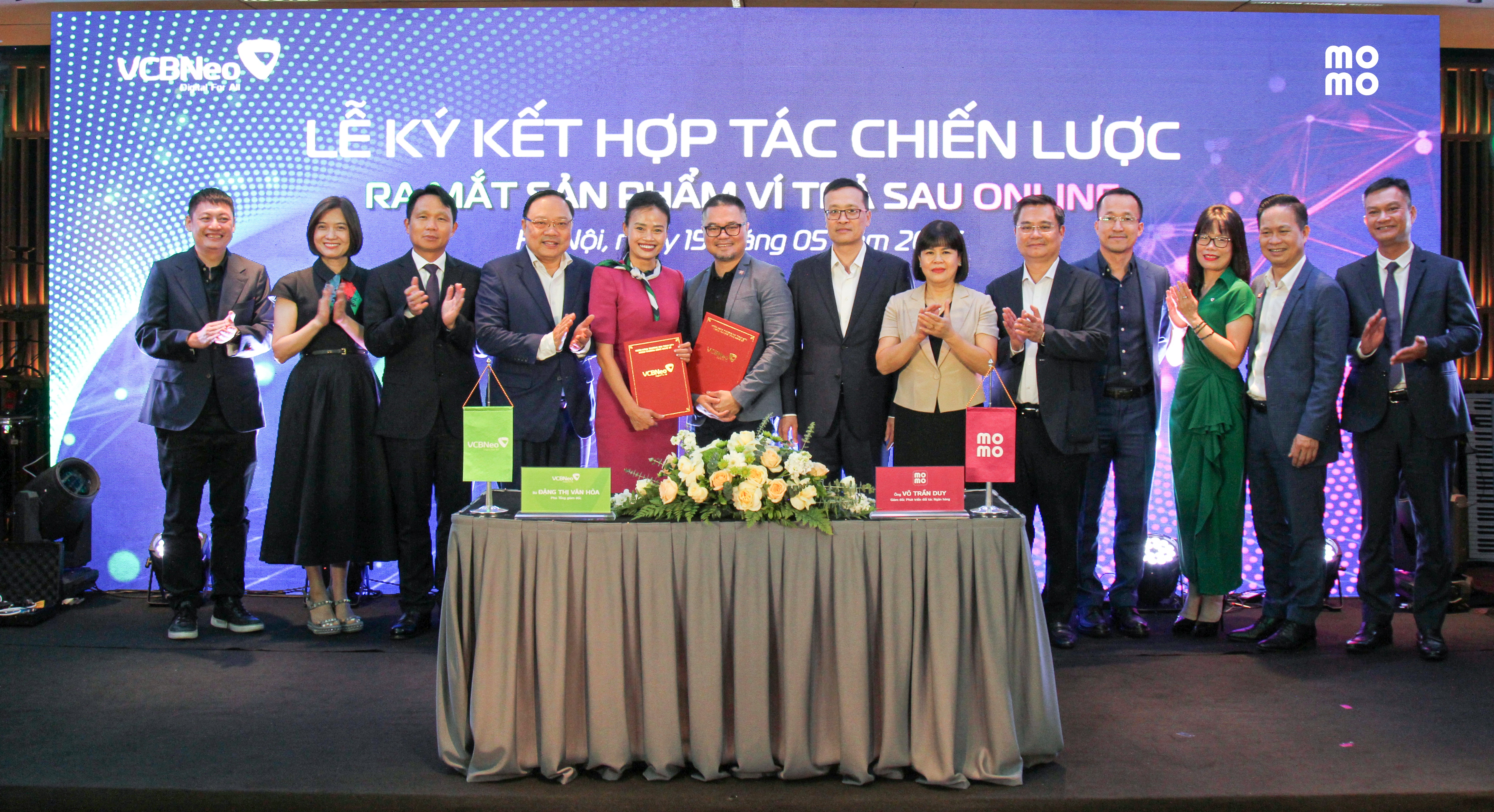 Lễ ký kết hợp tác chiến lược và ra mắt Ví trả sau Online giữa VCBNeo - MoMo