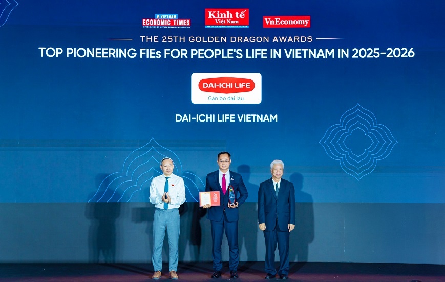 Đại diện nhận giải thưởng