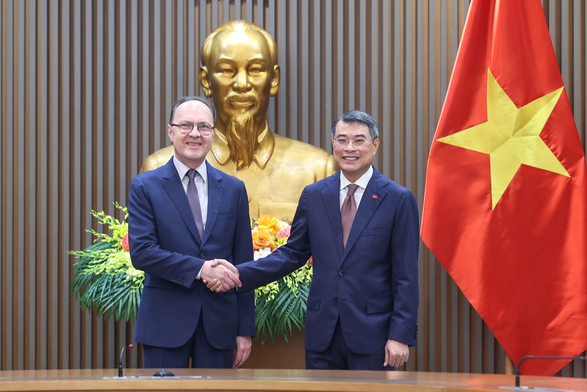 Thủ tướng Chính phủ Lê Minh Hưng tiếp Đại sứ Đặc mệnh toàn quyền Liên bang Nga tại Việt Nam Gennady Bezdetko - Ảnh: VGP/Nhật Bắc Thủ tướng Chính phủ Lê Minh Hưng tiếp Đại sứ Đặc mệnh toàn quyền Liên bang Nga tại Việt Nam Gennady Bezdetko - Ảnh: VGP/Nhật Bắc