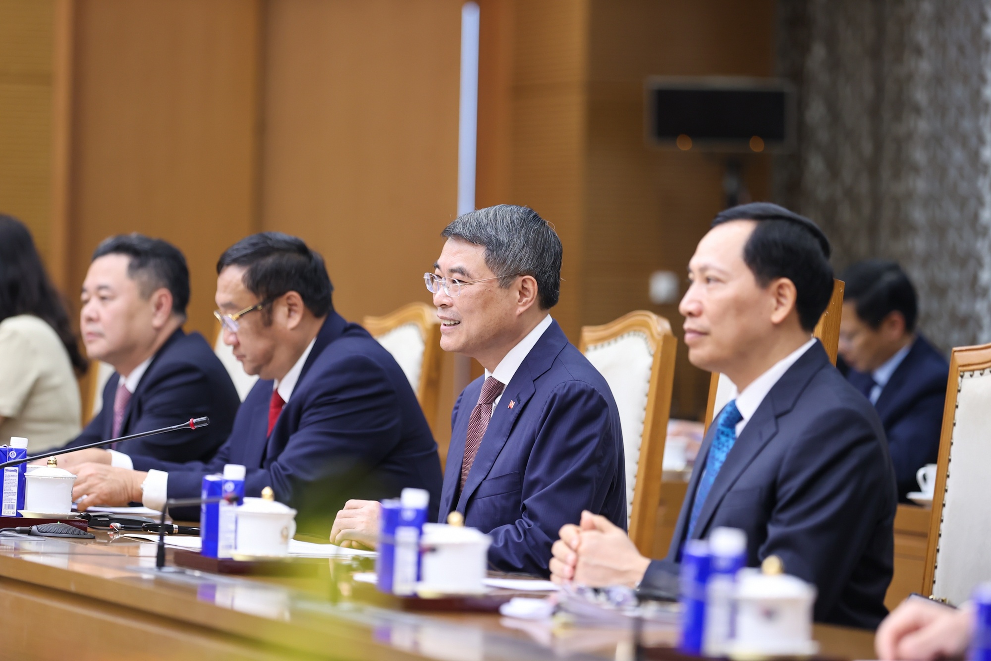 Thủ tướng Chính phủ đề nghị Đại sứ tiếp tục phối hợp chặt chẽ với các bộ, ngành, cơ quan Việt Nam nhằm triển khai hiệu quả các thỏa thuận cấp cao, làm sâu sắc hơn quan hệ Đối tác chiến lược toàn diện Việt Nam - Nga. - Ảnh: VGP/Nhật Bắc Thủ tướng Chính phủ đề nghị Đại sứ tiếp tục phối hợp chặt chẽ với các bộ, ngành, cơ quan Việt Nam nhằm triển khai hiệu quả các thỏa thuận cấp cao, làm sâu sắc hơn quan hệ Đối tác chiến lược toàn diện Việt Nam - Nga. - Ảnh: VGP/Nhật Bắc