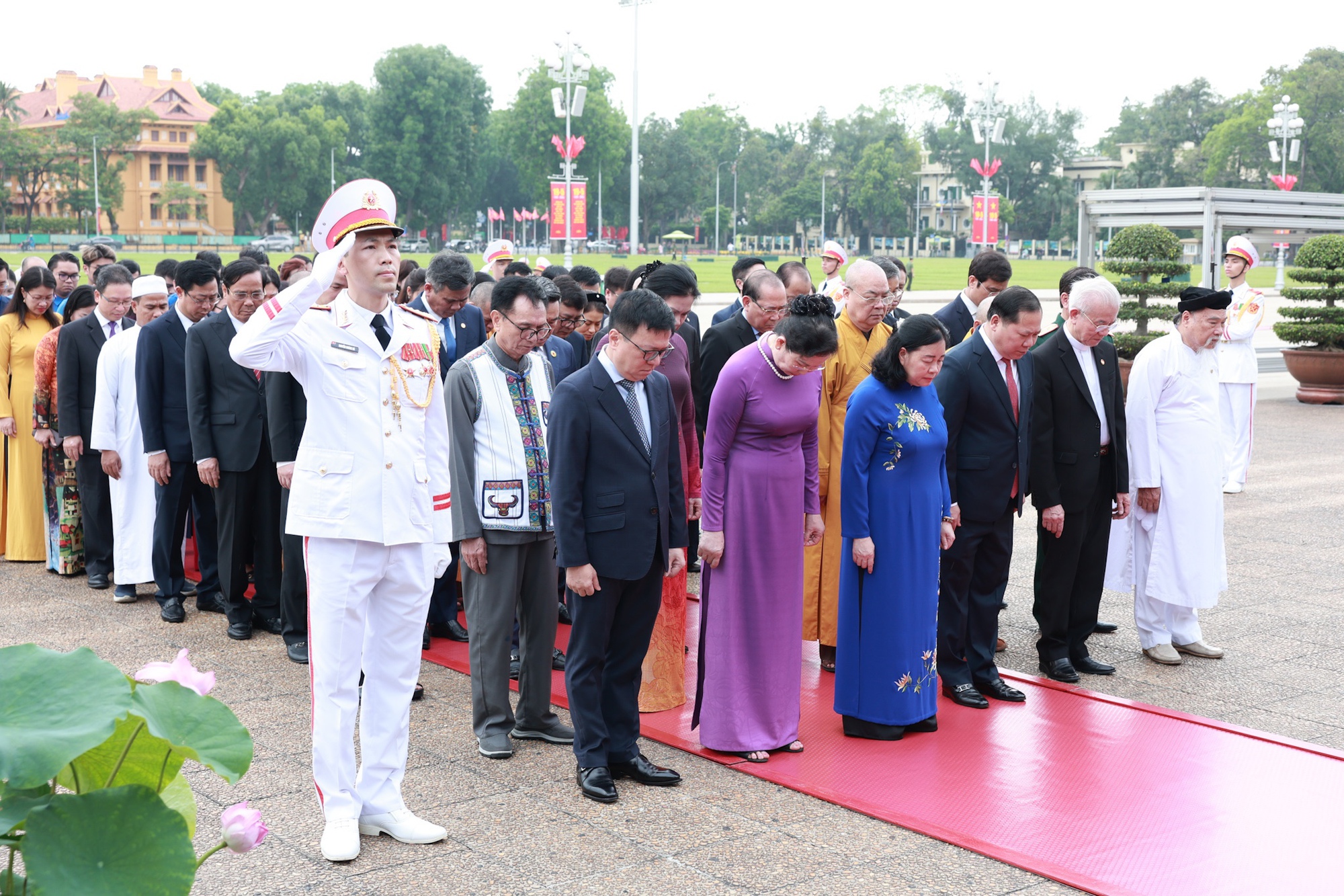 Lãnh đạo Đảng, Nhà nước vào Lăng viếng Chủ tịch Hồ Chí Minh- Ảnh 6.