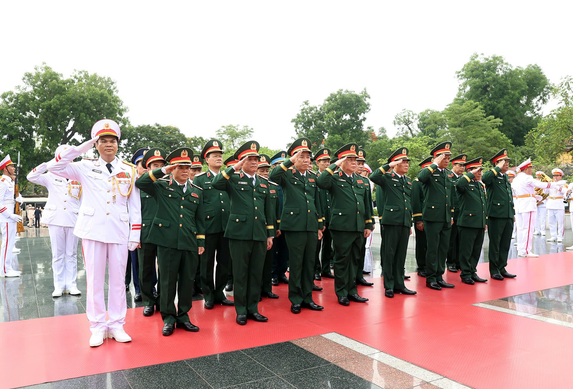 Lãnh đạo Đảng, Nhà nước vào Lăng viếng Chủ tịch Hồ Chí Minh- Ảnh 9.